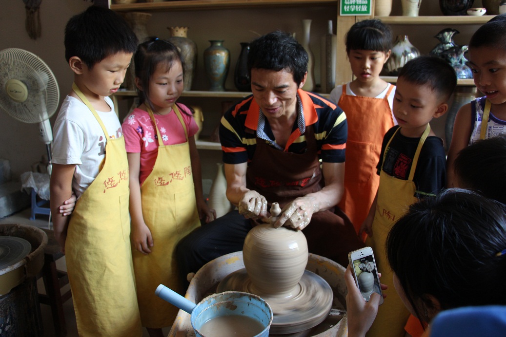 2015 "the June 1 children’s day" ceramic art activities